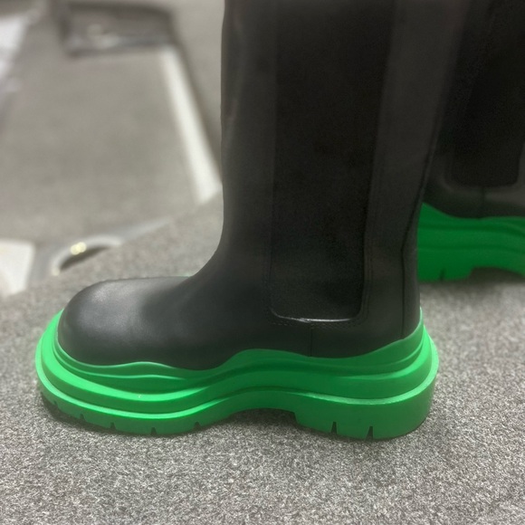 Bottega Veneta Tire Chelsea Boot - Picture 7 of 7